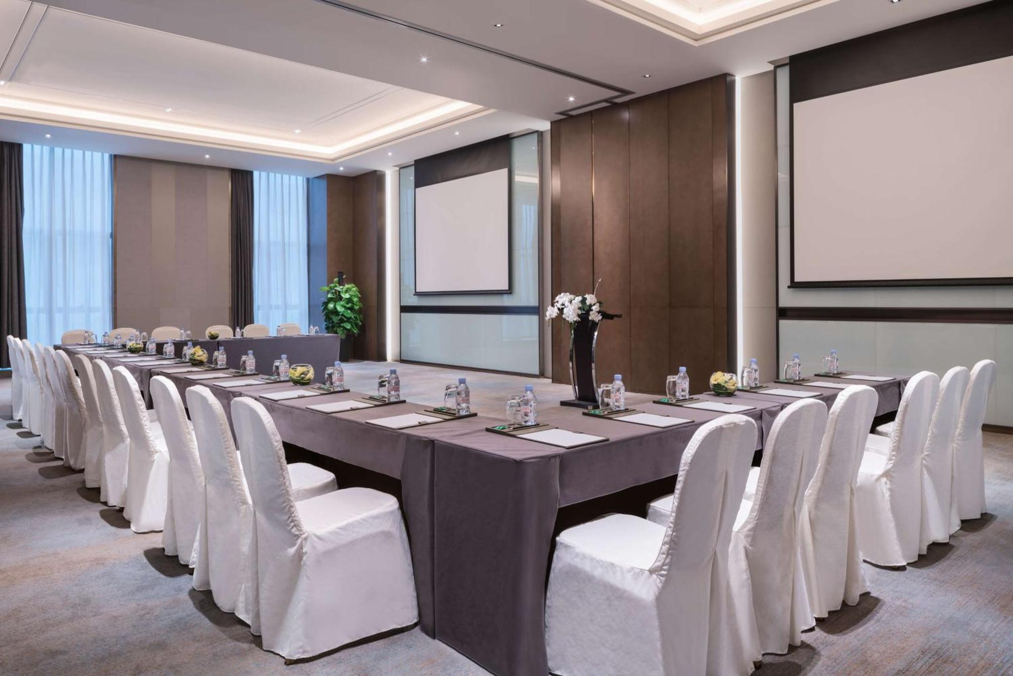Doubletree By Hilton Hotel Shiyan Shiyan  Bagian luar foto