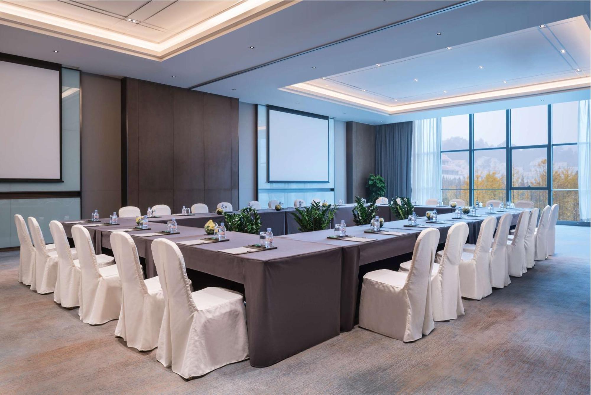 Doubletree By Hilton Hotel Shiyan Shiyan  Bagian luar foto